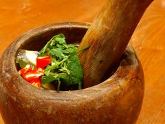 尖椒擂茄子-老滇山寨•云南特色菜•地方菜•民族风情歌舞表演(金碧店)