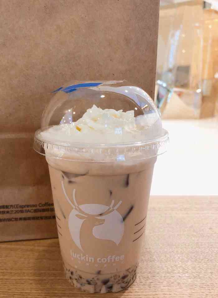 打分 大红袍牛乳茶还怪好喝的,茶味儿特别浓,无糖的有点咖啡的感jio