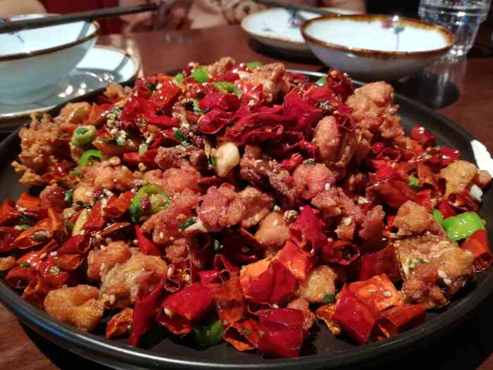 成都娃娃啤酒花园餐厅 (南艺旗舰店)-"最近有点小火的南艺后街,晚上会