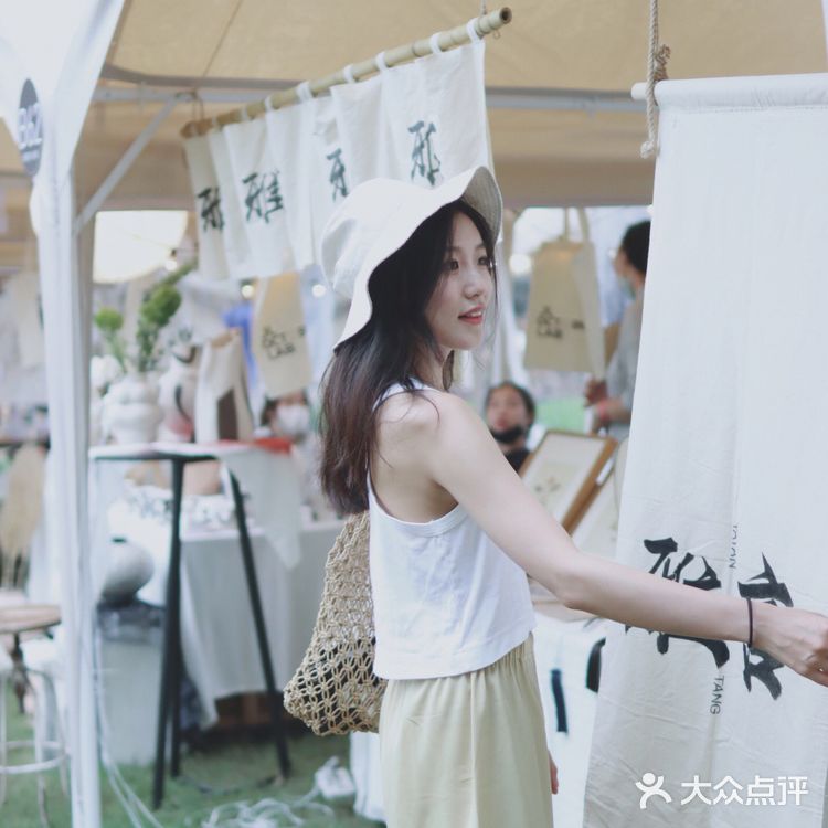 一条开了个线下手工市集