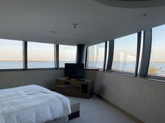 -上海滴水湖皇冠假日酒店