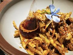 敲糖棒棒鸡-辛香汇·现炒川菜(淮海路百盛店)