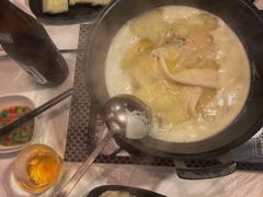 -鲜入围煮花胶鸡海鲜火锅