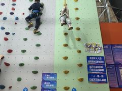 -蓝天攀岩-青少年训练(罗湖益田假日广场店)