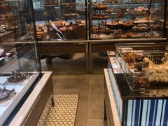 面包甜点陈列柜-巴黎贝甜(右安门店)