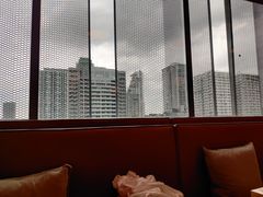 -ROAST coffee & eatery