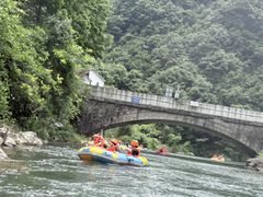 -安吉龙王山峡谷漂流