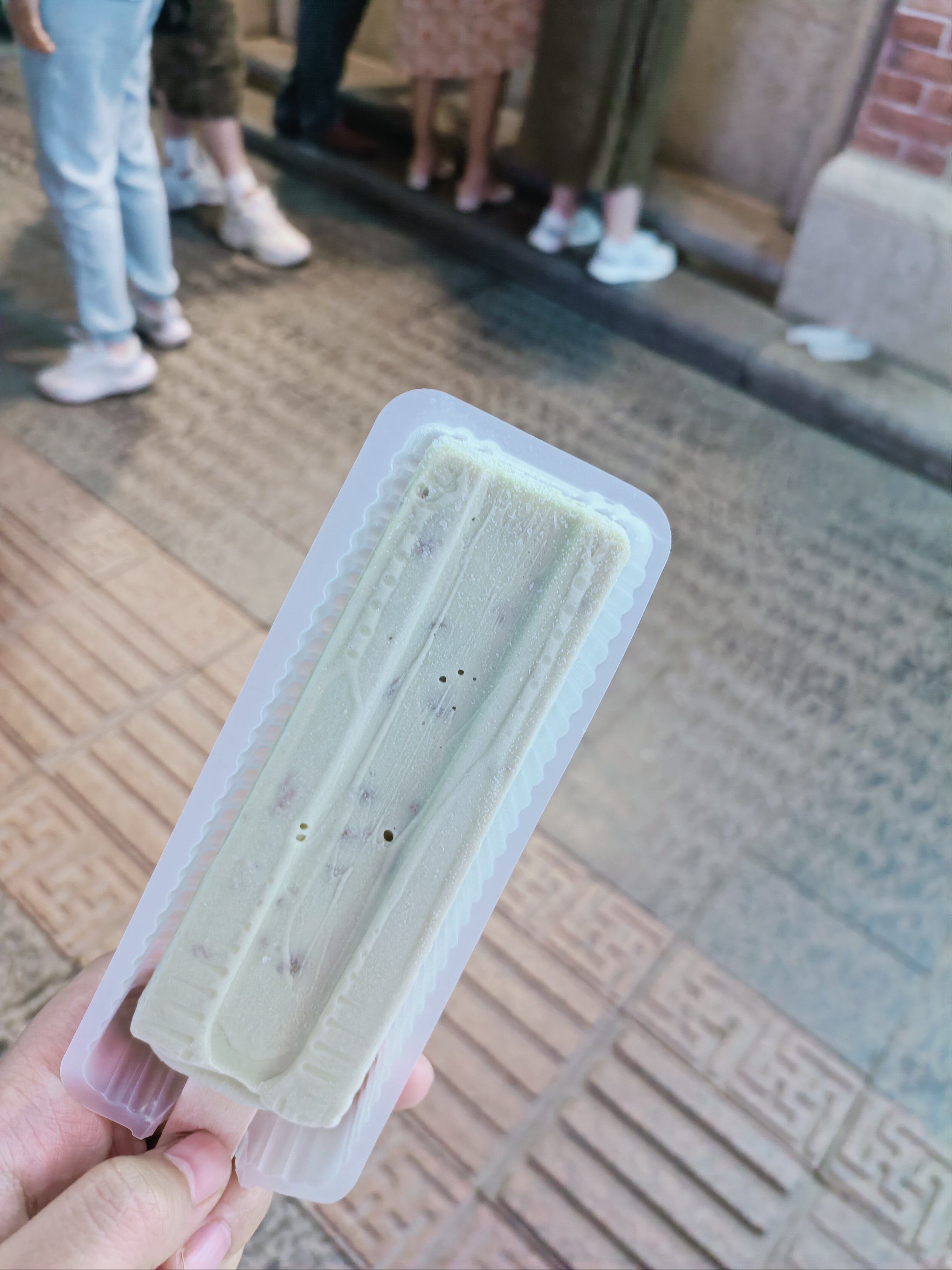 天气热,来根清凉雪糕