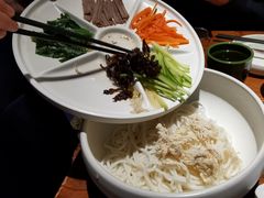 鸡丝凉米线-云海肴·汽锅鸡·云南菜(美罗城店)