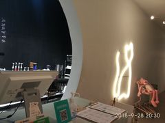 -有猫主题·治愈系猫咖(曾厝垵店)