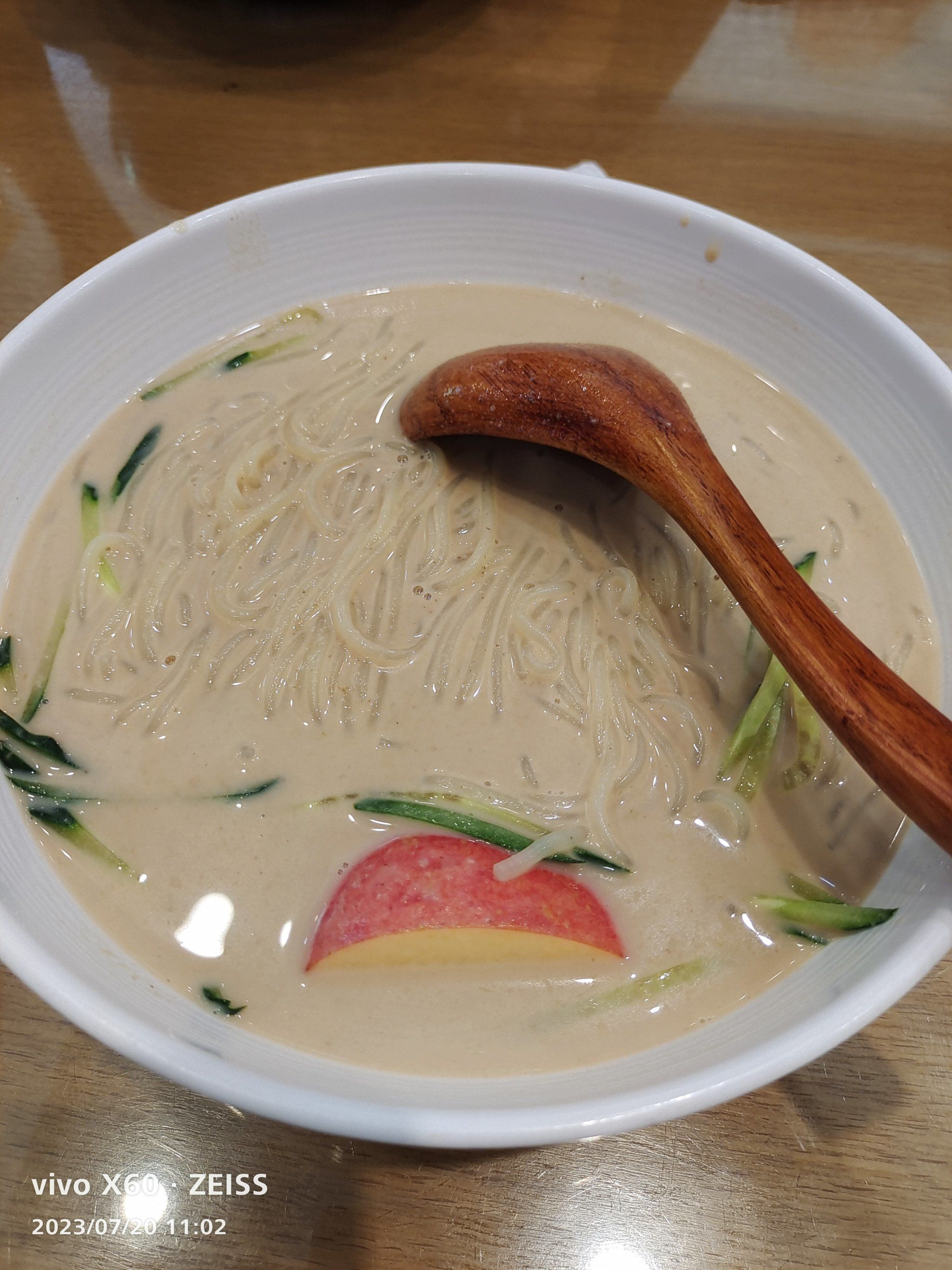 豆浆面太好吃了,香味十足.吃冷面真是超级