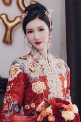 -觅白婚纱礼服馆