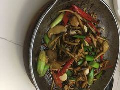-阿瓦山寨·湘菜现炒·剁椒鱼头王(咸阳总店)