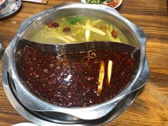 鸳鸯锅-碟滋味牛肉串串香火锅(田盛街店)