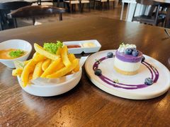 -Chom Cafe and Restaurant