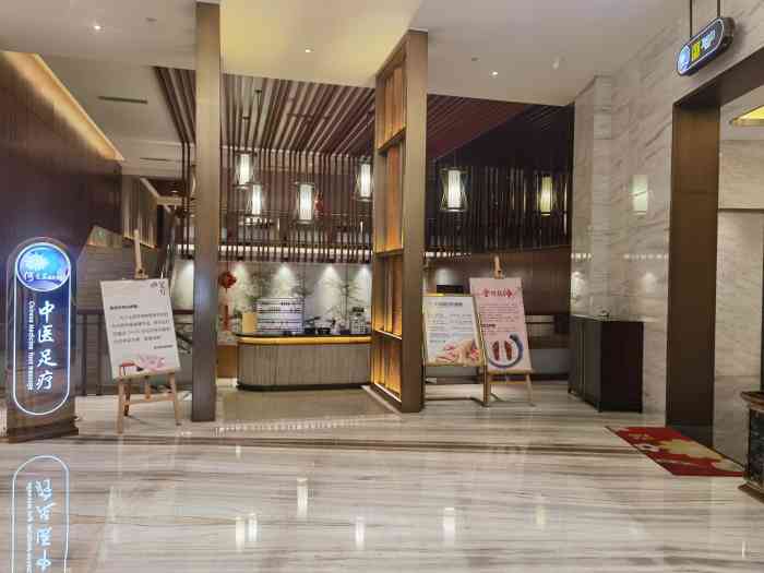 何日君温泉水疗-"按摩太专业了.每次来昆明最期待来洗浴中.