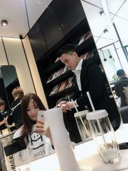 -HAIR CORNER