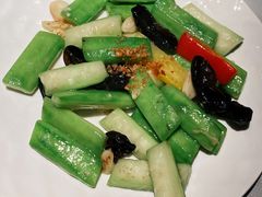 蒜蓉木耳炒海南丝瓜-闻见中国海南菜(K11店)