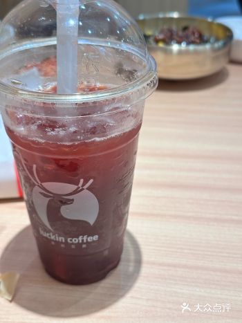悠闲时刻，来杯Luckin Coffee