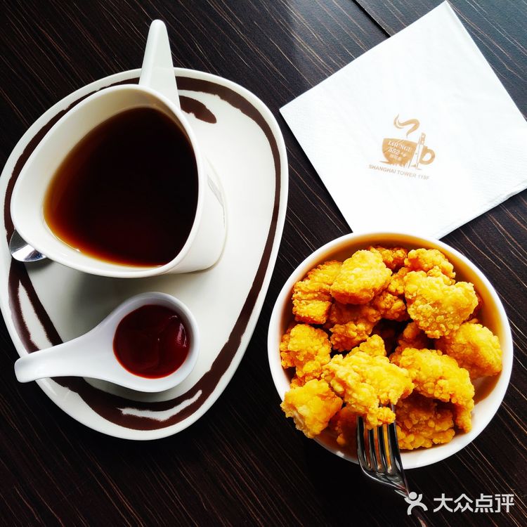 体验在上海中心，上海之巅119层吃下午茶的快乐[调皮]