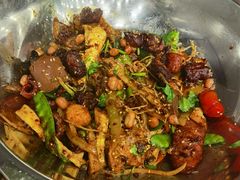 -愉肴麻辣香锅(中山路店)