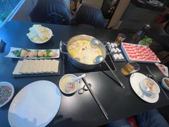 -鲜入唯煮·港式海鲜牛肉火锅(金宝街店)