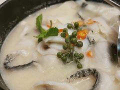 酸汤煮嫩滑鱼片-小大董·烤鸭(王府井apm店)