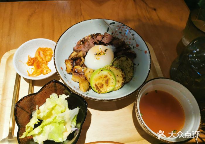 POKEE VIA&Brunch·维娅(重庆来福士店)招牌牛肉poke饭图片