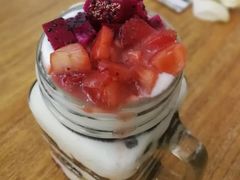 什锦酸奶水果捞-麦甜创意轻食餐厅(西康路店)