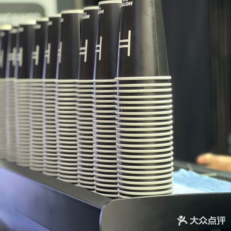酷黑风韩国咖啡店，24小时不打烊