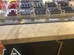 面包甜点陈列柜-GODIVA(王府井apm店)