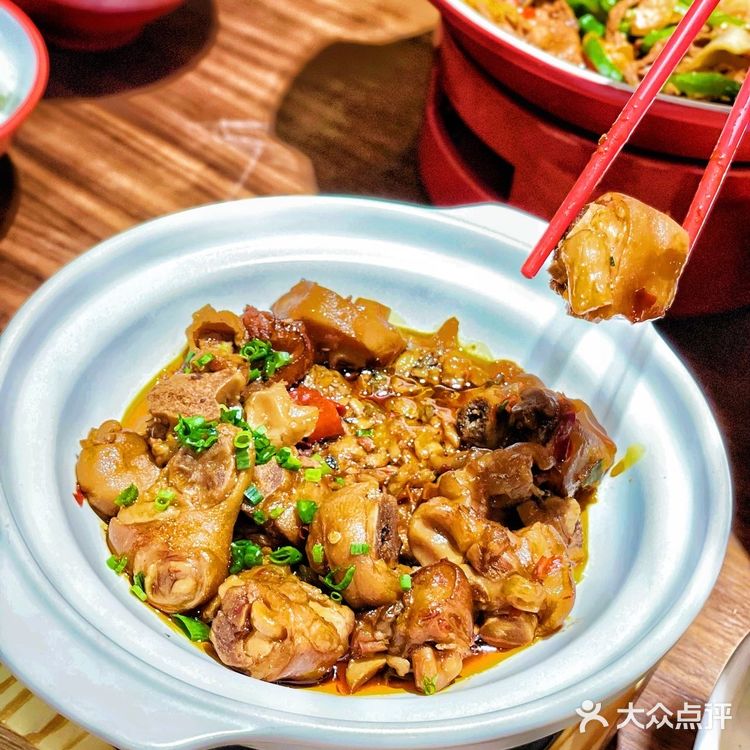 胡子大厨新店来啦！，魔都人气小炒肉，超级下饭