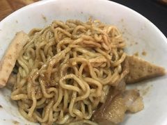 -松树干拌面店