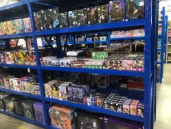 -逝水玩具折扣店