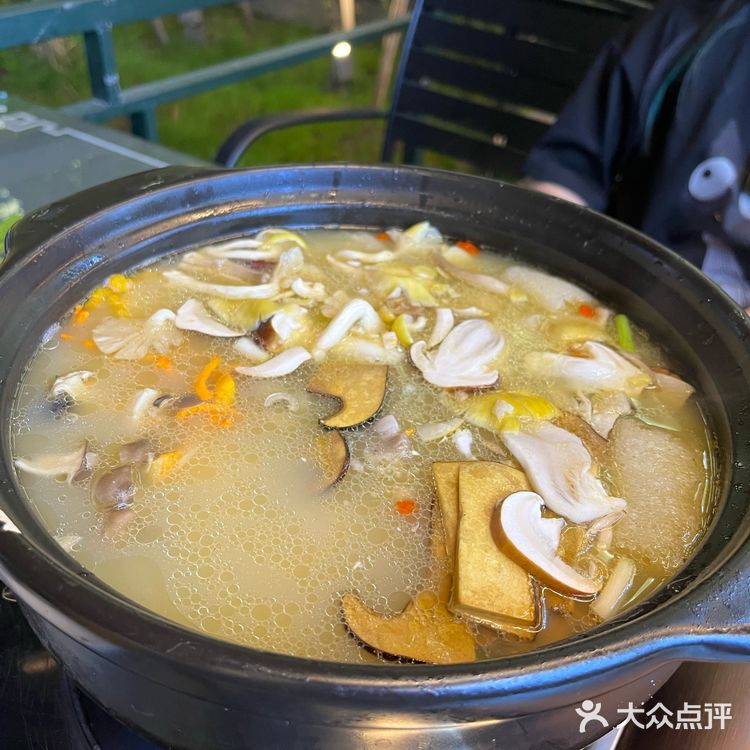 七点多钟才到大理，半夜10点多来吃的