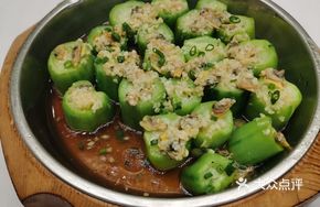 Steamed Mussels with Hainan Sponge Gourd