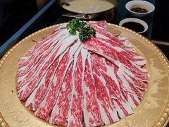 生滚雪花牛肉汤锅-辣螃铠盆盆蟹大排档(海昌店)