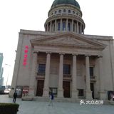 天津音乐厅给人的第一感觉是高，大，上