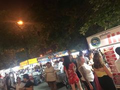 -周日夜市