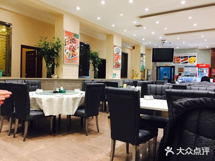 巢香扣肉馆大堂图片