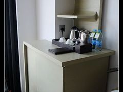 -上海松江假日酒店