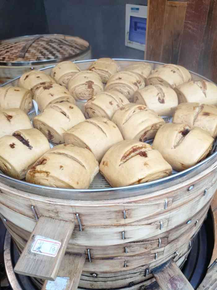 镖师红糖馒头(万达店)-"镖师红糖馒头位于万达金街上,旁边就是co.