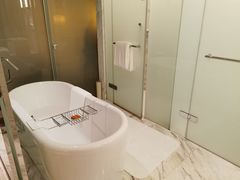-上海滴水湖皇冠假日酒店