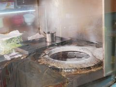 -艾力江和田馕坑烤肉店