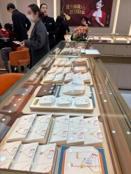 -老庙黄金(石路店)