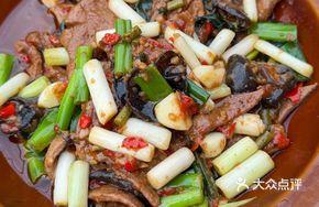 Country-style Blood Skin Vegetable Stir-fried with Pig Liver