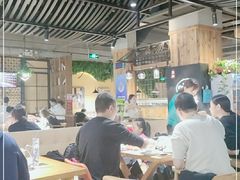 大堂-洪氏嗨捞·广东猪肚鸡·椰子鸡火锅(西咸万象城店)