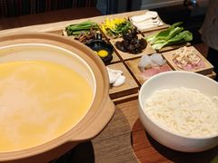 -云海肴·汽锅鸡·云南菜(天山百盛优客店)