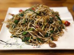 小炒笨豆芽-老东镇啤酒屋海鲜加工·蒸汽海鲜·海鲜烧烤(台东店)