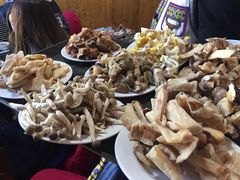 -东巴谷野生菌火锅餐厅